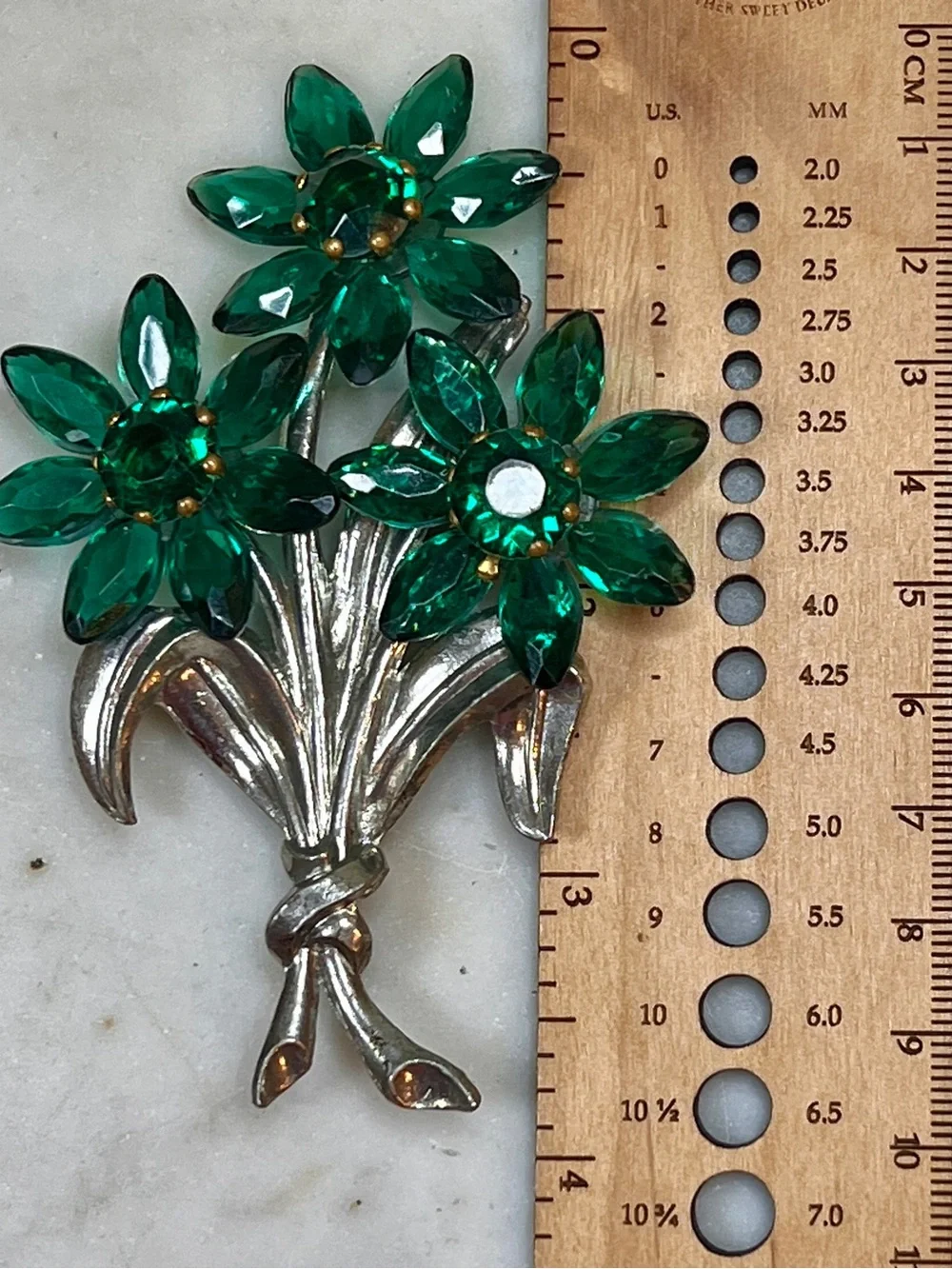 Vintage Green  Acrylic prong set stone floral spray brooch 3.5
